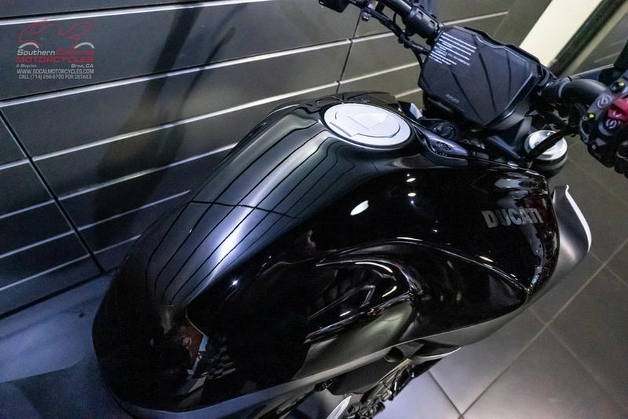 2023 Ducati Diavel V4 Thrilling Black