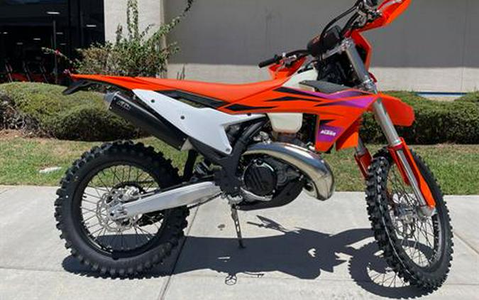 FIRST LOOK! KTM INTRODUCES 2024 KTM 300XC-W HARD-ENDURO MODEL