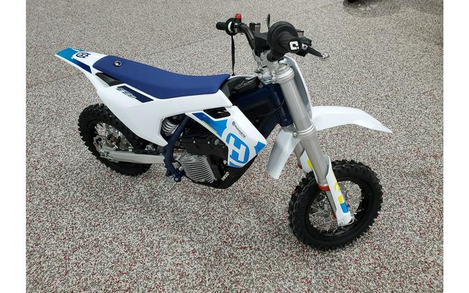 2023 Husqvarna Motorcycles EE 3