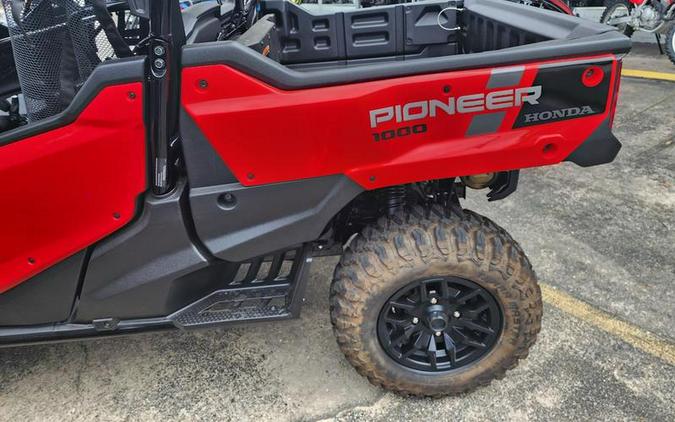 2023 Honda® Pioneer 1000-6 Deluxe Crew