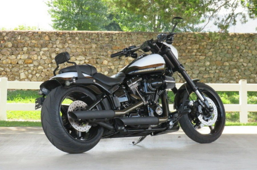 2016 Harley-Davidson® FXSE - CVO™ Pro Street Breakout®