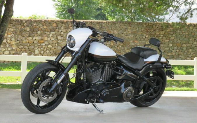 2016 Harley-Davidson® FXSE - CVO™ Pro Street Breakout®