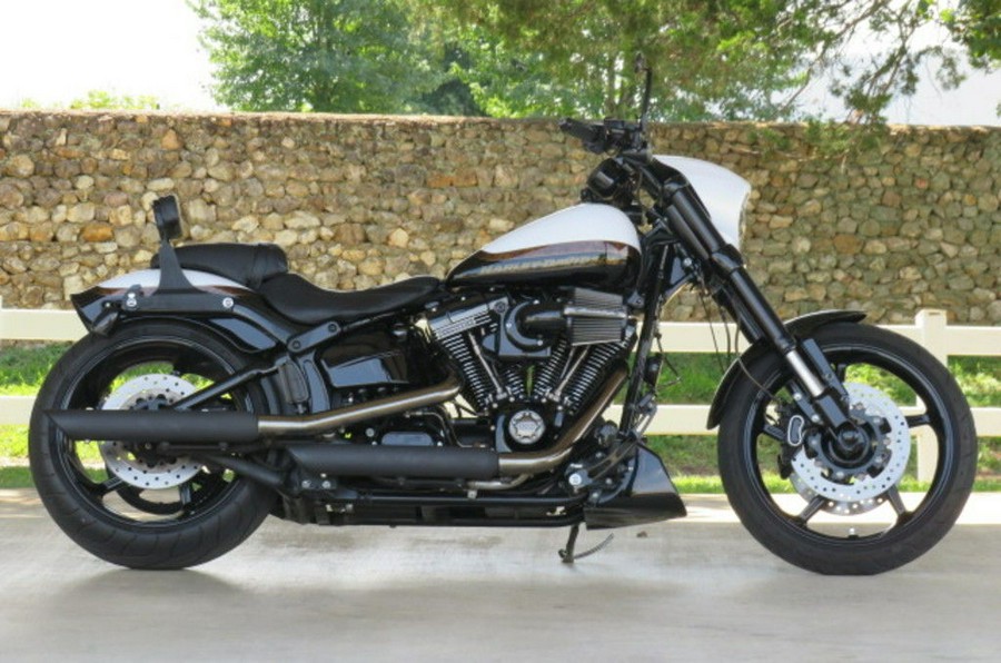 2016 Harley-Davidson® FXSE - CVO™ Pro Street Breakout®