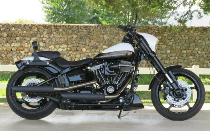 2016 Harley-Davidson® FXSE - CVO™ Pro Street Breakout®