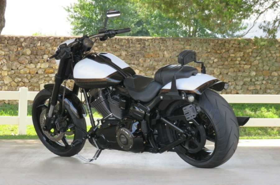 2016 Harley-Davidson® FXSE - CVO™ Pro Street Breakout®