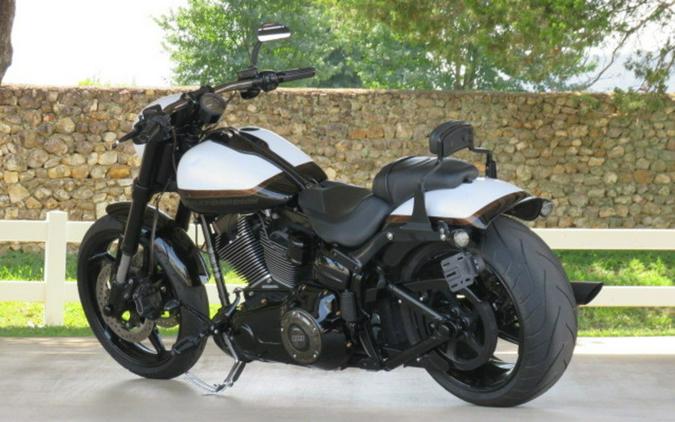 2016 Harley-Davidson® FXSE - CVO™ Pro Street Breakout®