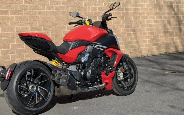 2025 Ducati Diavel V4 Ducati Red