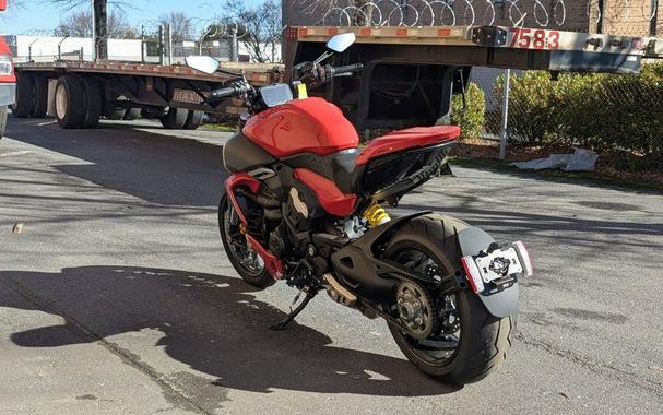 2025 Ducati Diavel V4 Ducati Red