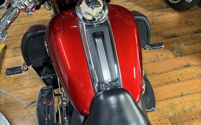 2013 Harley-Davidson Tri Glide Ultra Classic EMBR RED SUNGLO W/ PINSTRIP
