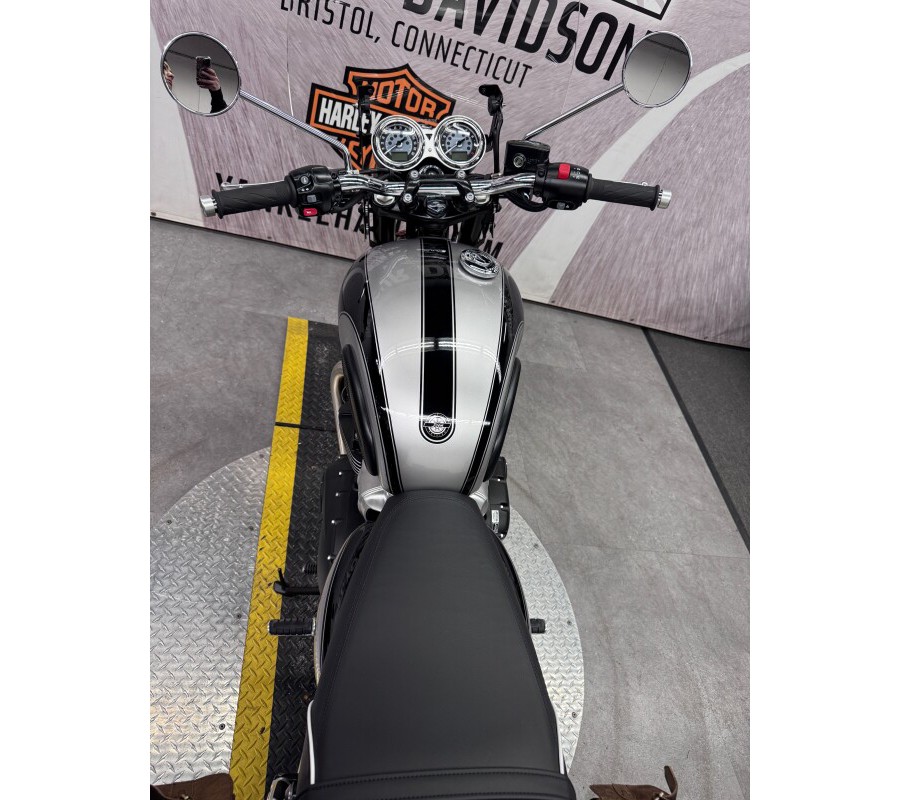 2025 Triumph Bonneville Bobber