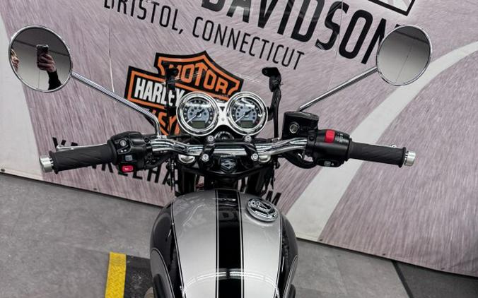 2025 Triumph Bonneville Bobber