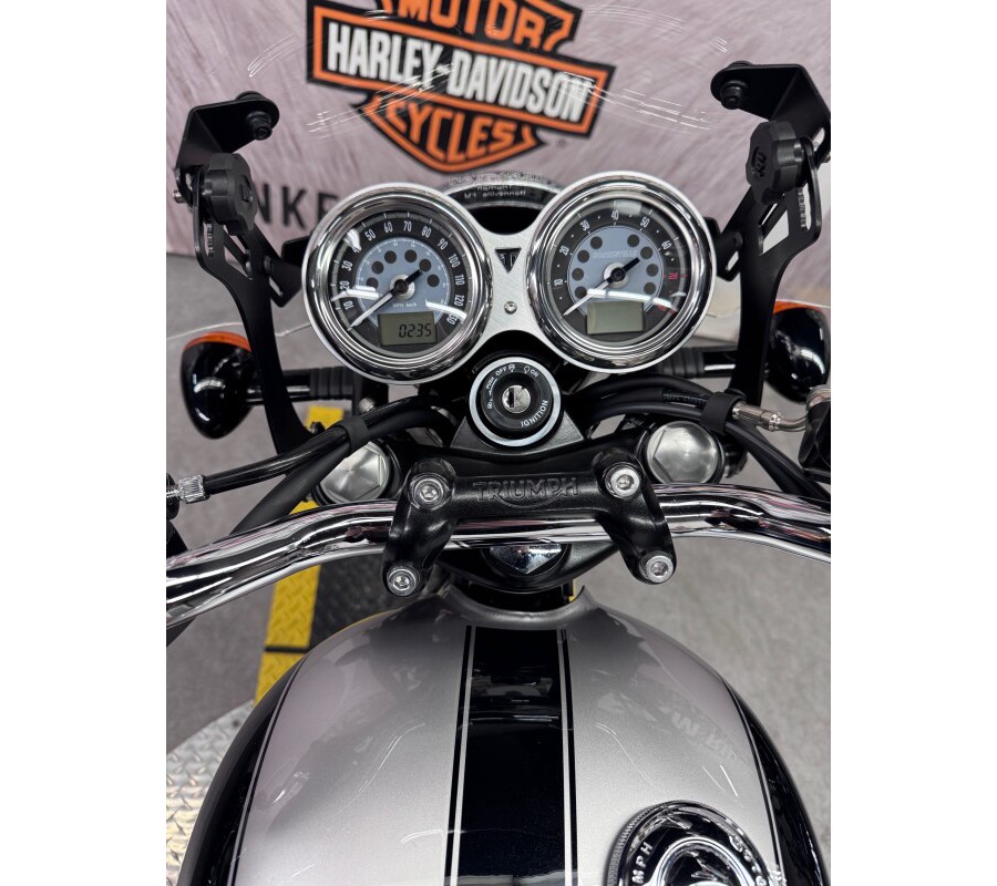 2025 Triumph Bonneville Bobber