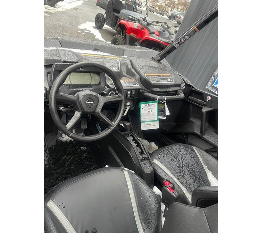 2026 Can-Am® Commander XT 700