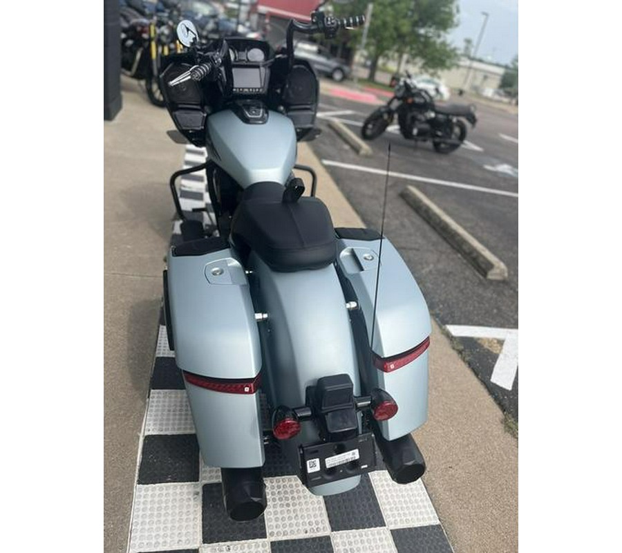 2025 Indian Motorcycle® Challenger® Dark Horse® 112 w/PowerBand Audio Frost Silver Smoke