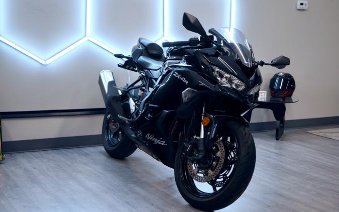 2025 Kawasaki ZX4R ABS
