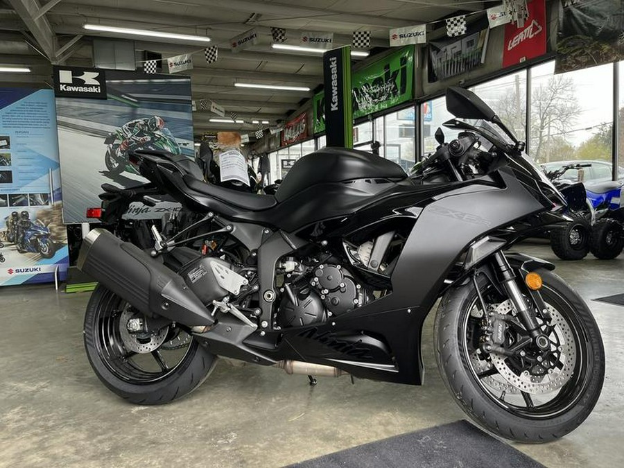 2024 Kawasaki Ninja® ZX™-6R Metallic Flat Spark Black/Ebony