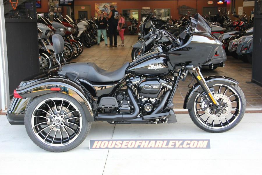 2024 Harley-Davidson Road Glide 3 Vivid Black - Black Finish