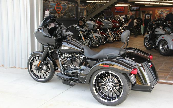 2024 Harley-Davidson Road Glide 3 Vivid Black - Black Finish