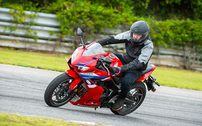 2024 Honda CB650R and CBR650R with E-Clutch Video Review