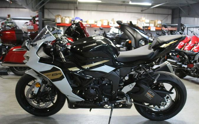 2026 Kawasaki Ninja® ZX™-6R Base