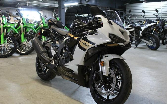 2026 Kawasaki Ninja® ZX™-6R Base