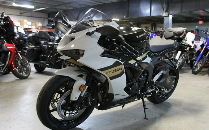 2026 Kawasaki Ninja® ZX™-6R Base