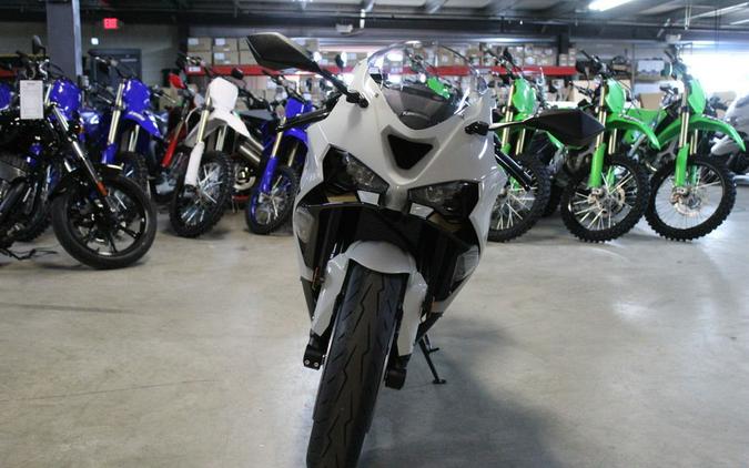2026 Kawasaki Ninja® ZX™-6R Base