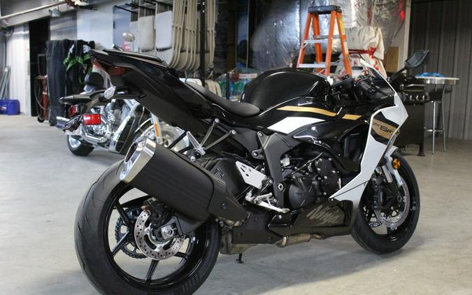 2026 Kawasaki Ninja® ZX™-6R Base