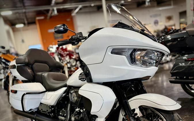 2026 Harley-Davidson® Road Glide Limited White Onyx Pearl Black Trim