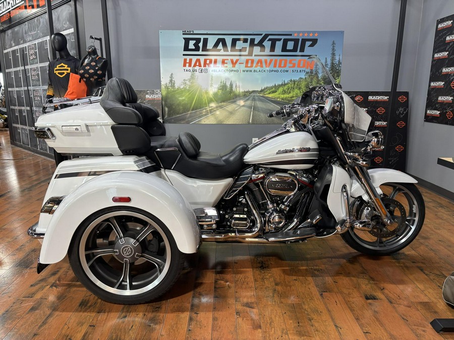 2020 Harley-Davidson® CVO™ Tri Glide® BLZWHT/SLV/STRM W/PINSTRIPE