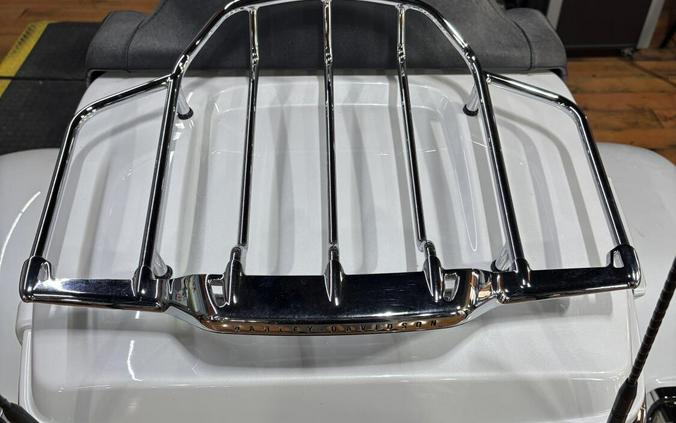 2020 Harley-Davidson® CVO™ Tri Glide® BLZWHT/SLV/STRM W/PINSTRIPE