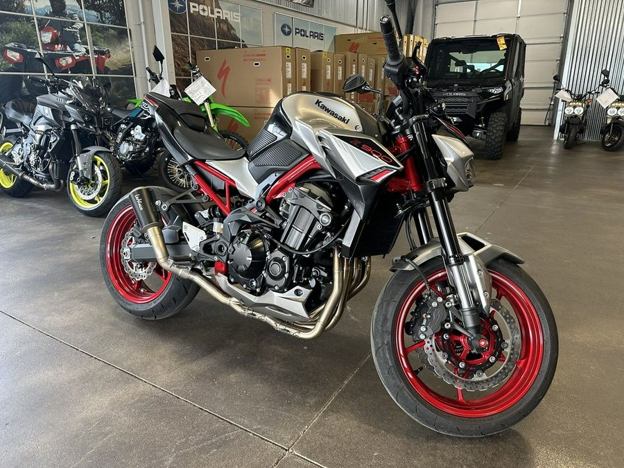 2023 Kawasaki Z900 ABS Metallic Phantom Silver/Metallic Carbon Gray