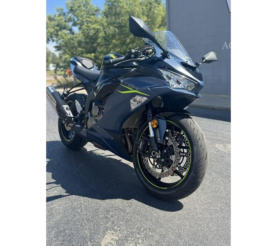 2022 Kawasaki Ninja® ZX™-6R Metallic Matte Twilight Blue/Metallic Diablo Black