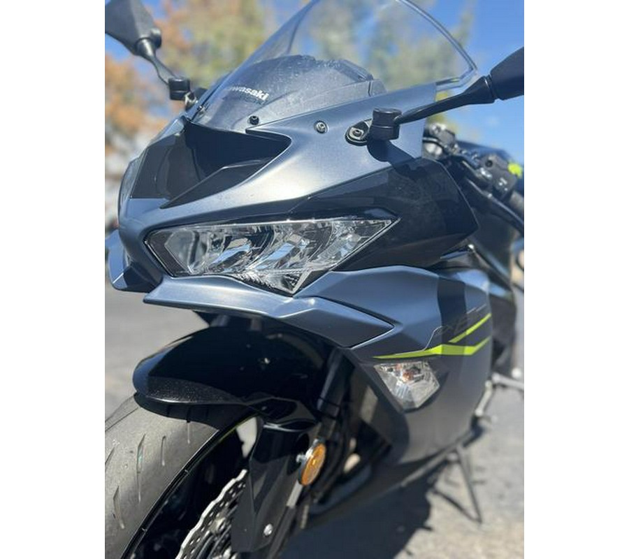 2022 Kawasaki Ninja® ZX™-6R Metallic Matte Twilight Blue/Metallic Diablo Black