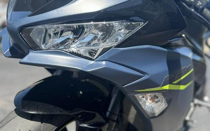 2022 Kawasaki Ninja® ZX™-6R Metallic Matte Twilight Blue/Metallic Diablo Black
