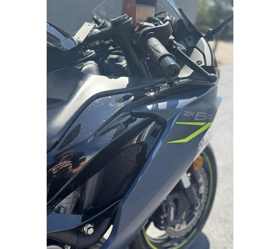 2022 Kawasaki Ninja® ZX™-6R Metallic Matte Twilight Blue/Metallic Diablo Black