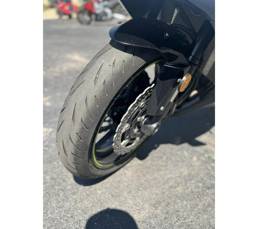 2022 Kawasaki Ninja® ZX™-6R Metallic Matte Twilight Blue/Metallic Diablo Black