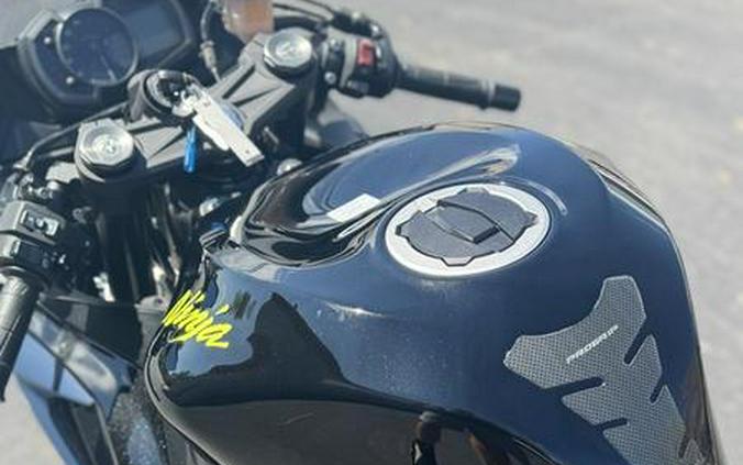 2022 Kawasaki Ninja® ZX™-6R Metallic Matte Twilight Blue/Metallic Diablo Black