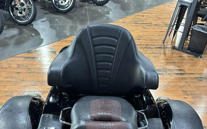 2012 Harley-Davidson® Tri Glide® Ultra Classic BLACK W/ PINSTRIPE