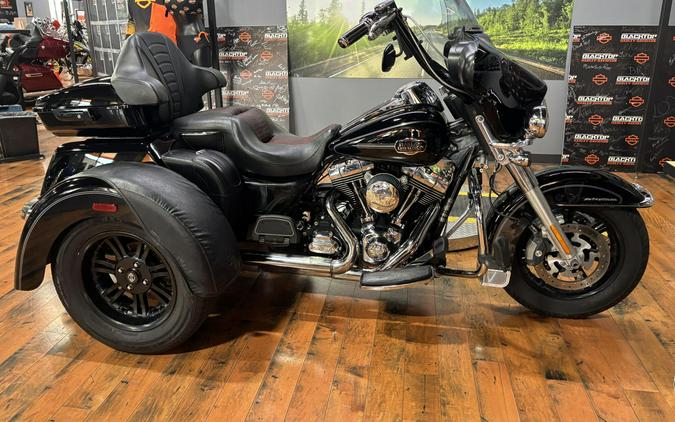 2012 Harley-Davidson® Tri Glide® Ultra Classic BLACK W/ PINSTRIPE