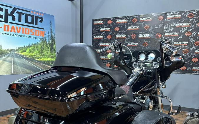 2012 Harley-Davidson® Tri Glide® Ultra Classic BLACK W/ PINSTRIPE