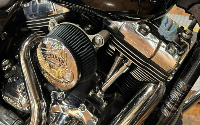 2012 Harley-Davidson® Tri Glide® Ultra Classic BLACK W/ PINSTRIPE