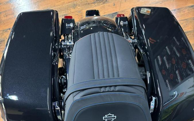 2026 Harley-Davidson Road Glide MIDNIGHT EMBER