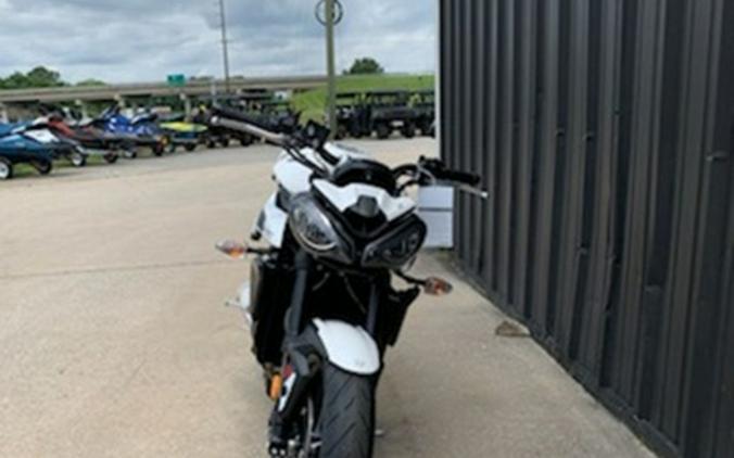 2024 Triumph Street Triple 765 R Crystal White REET TRIPLE R