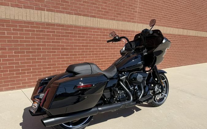 2026 Harley-Davidson® Road Glide® Vivid Black Black Trim