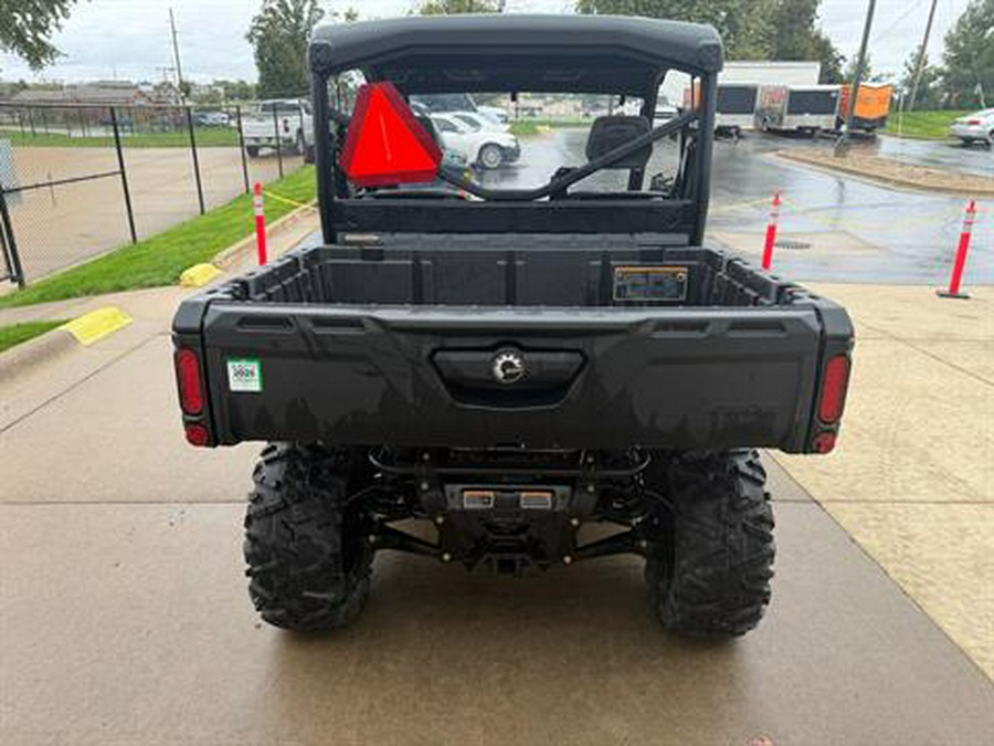 2020 Can-Am Defender DPS HD8