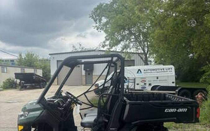 2025 Can-Am Defender