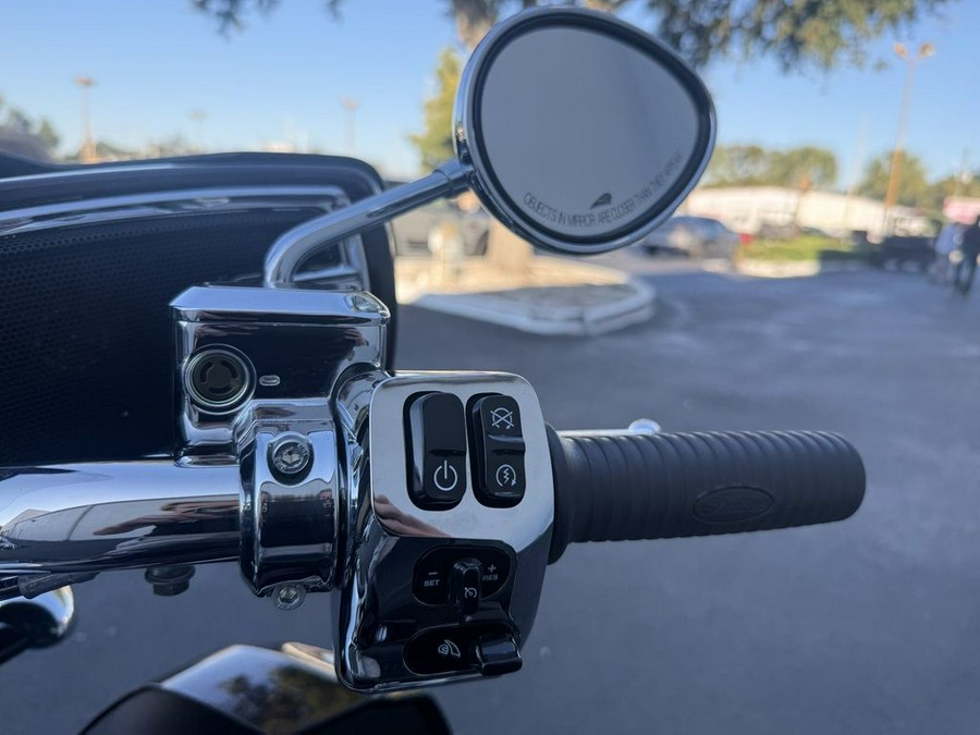 2021 Indian Motorcycle® Roadmaster® Limited Crimson Metallic