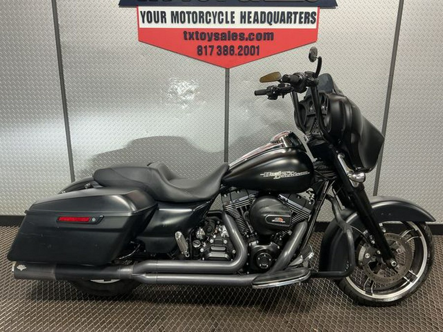 2016 Harley-Davidson Street Glide Base