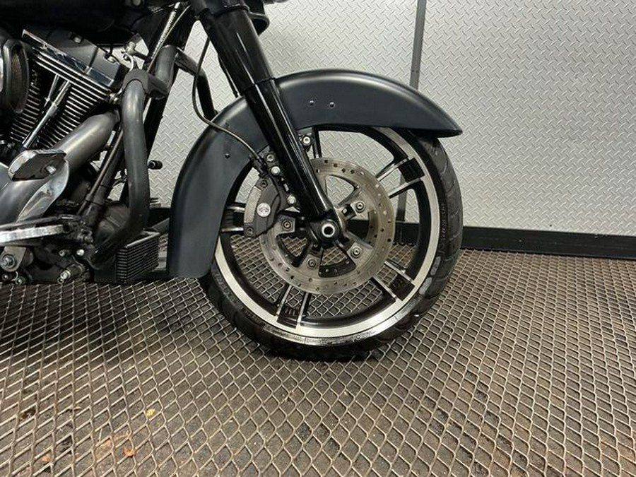 2016 Harley-Davidson Street Glide Base